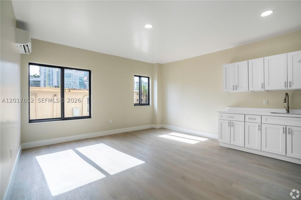 433 Sw 6th St #10 - Photo 3 of 12