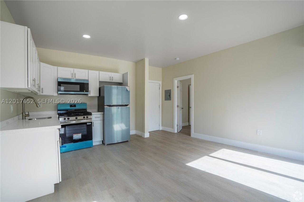 433 Sw 6th St #10 - Photo 4 of 12
