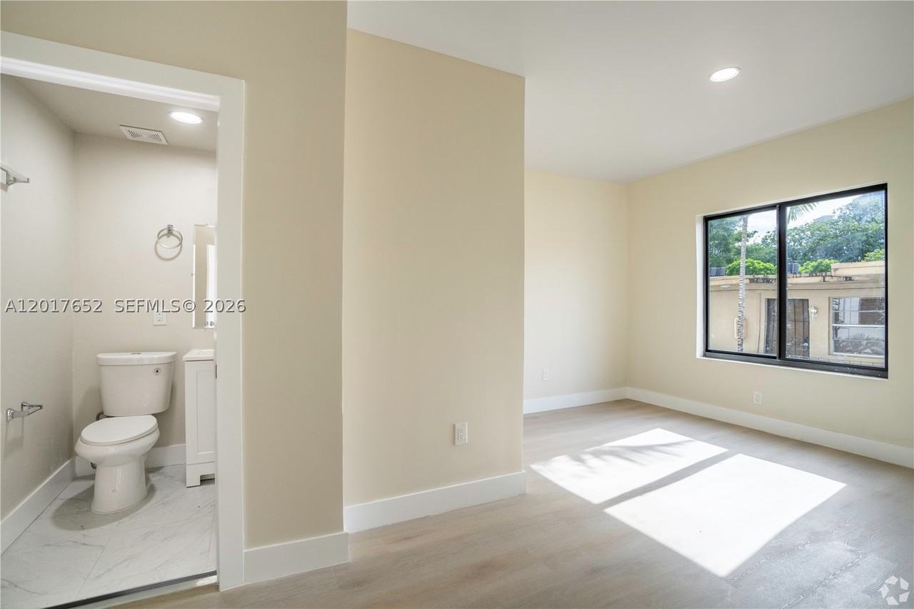 433 Sw 6th St #10 - Photo 5 of 12