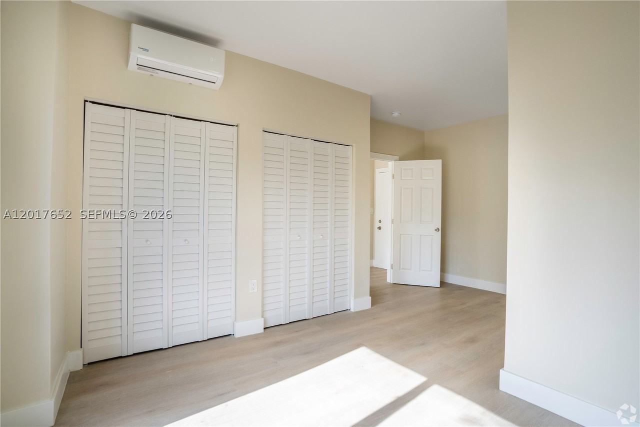 433 Sw 6th St #10 - Photo 6 of 12