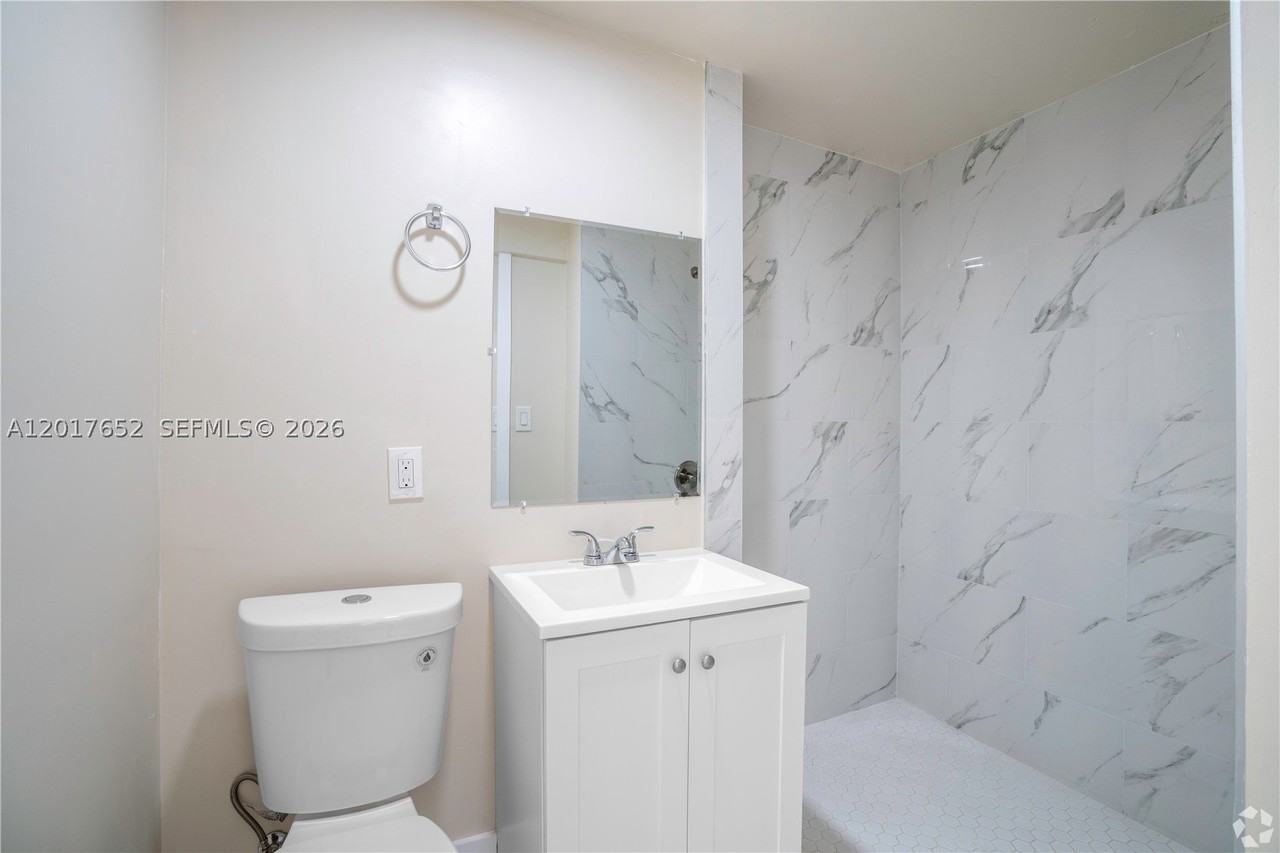 433 Sw 6th St #10 - Photo 7 of 12