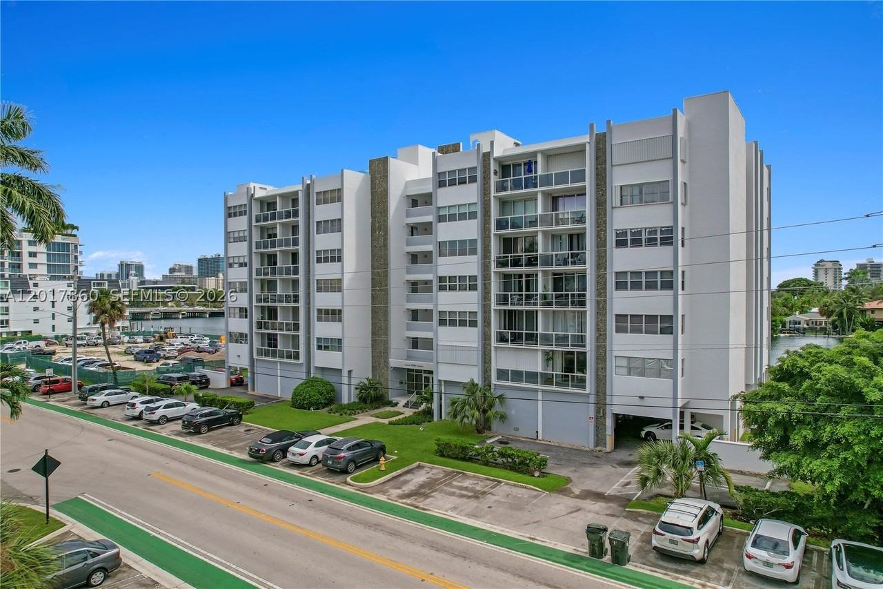 9381 E Bay Harbor Dr #301N
