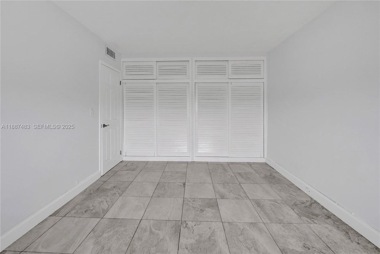 2716 Ne 30th Pl - Photo 5 of 6