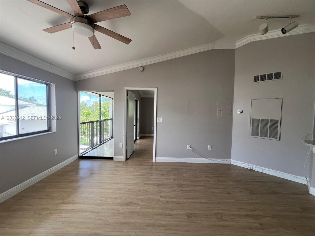 703 Gardens Dr - Photo 2 of 6