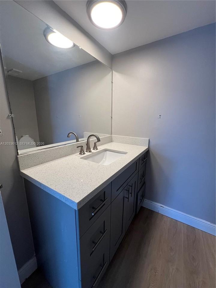 703 Gardens Dr - Photo 4 of 6
