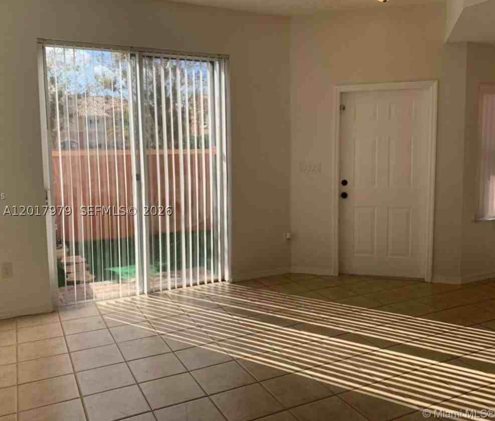 772 Sw 106th Ave #1910 - Photo 3 of 18