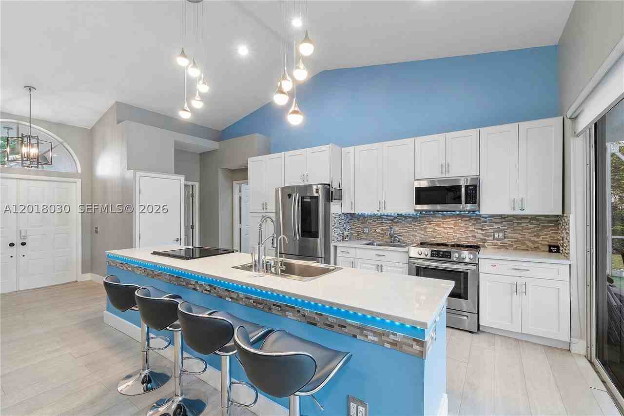 9251 Nw 42nd Ct - Photo 4 of 49