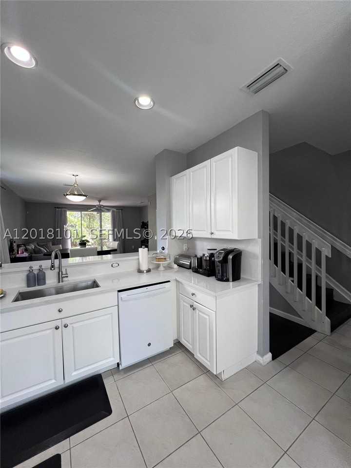 681 Nw 42nd Ave - Photo 2 of 36