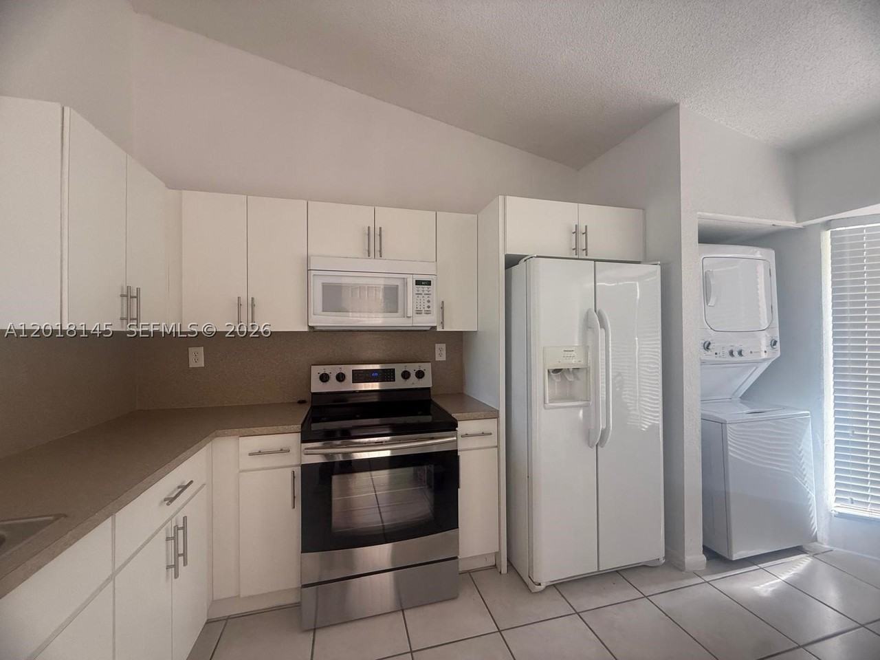1004 San Remo Cir - Photo 7 of 27