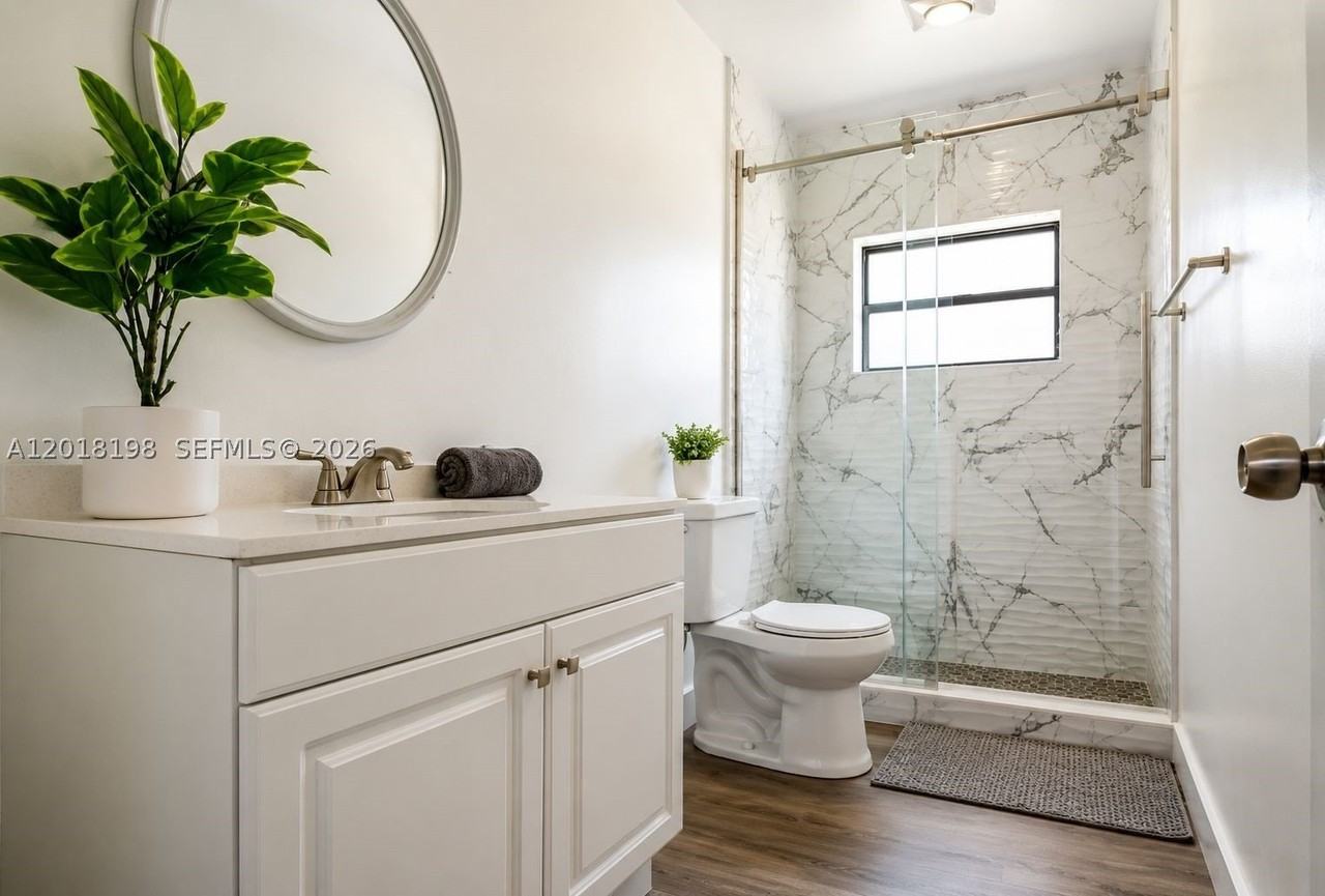1815 Ne 154th St - Photo 5 of 11