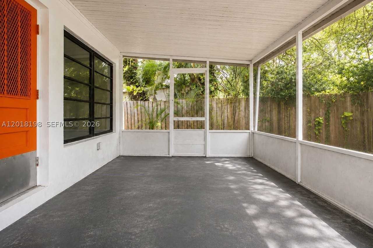 1815 Ne 154th St - Photo 6 of 11