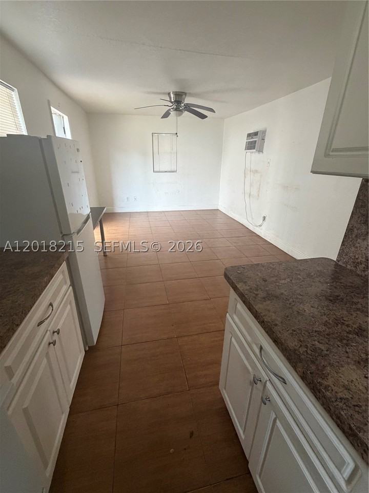 410 N 58th Ave #408 - Photo 3 of 5