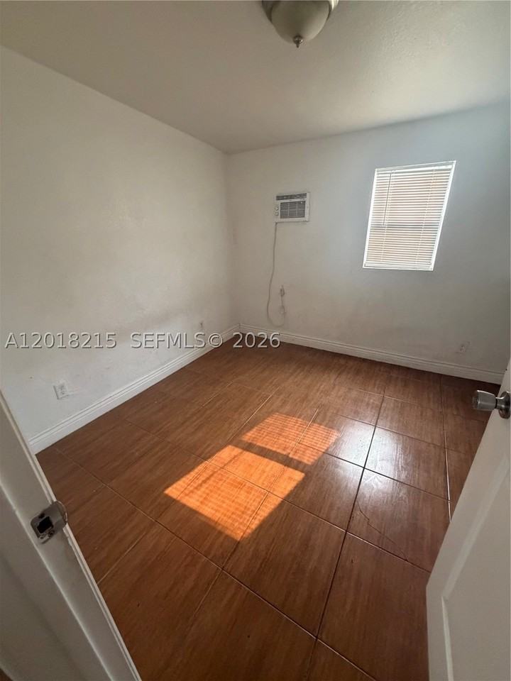 410 N 58th Ave #408 - Photo 4 of 5