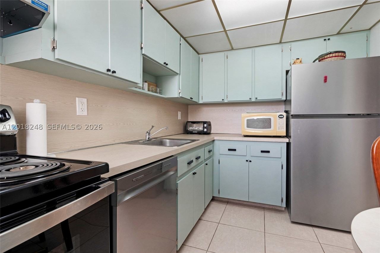 1740 Jefferson Ave #8 - Photo 3 of 28