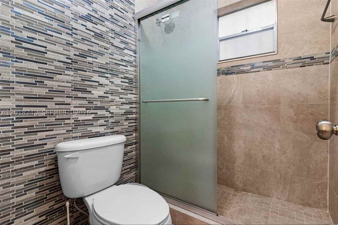1740 Jefferson Ave #8 - Photo 4 of 28