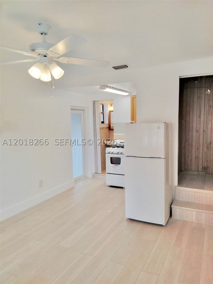7537 Buccaneer Ave #B - Photo 4 of 7