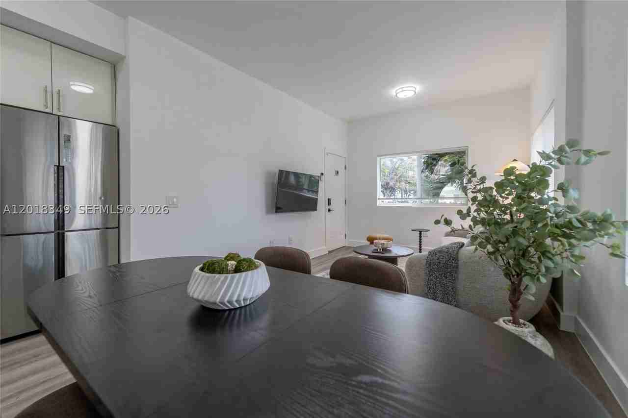 44 Nw 10th Ave #2 - Photo 6 of 24