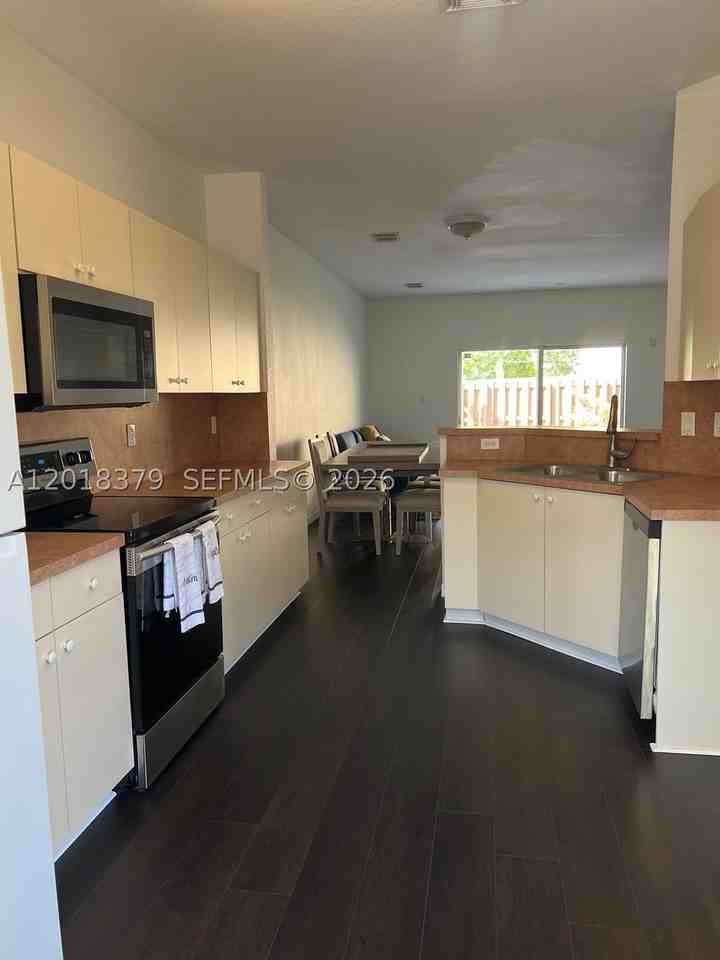 10777 Nw 84th Ln #5-42 - Photo 5 of 28