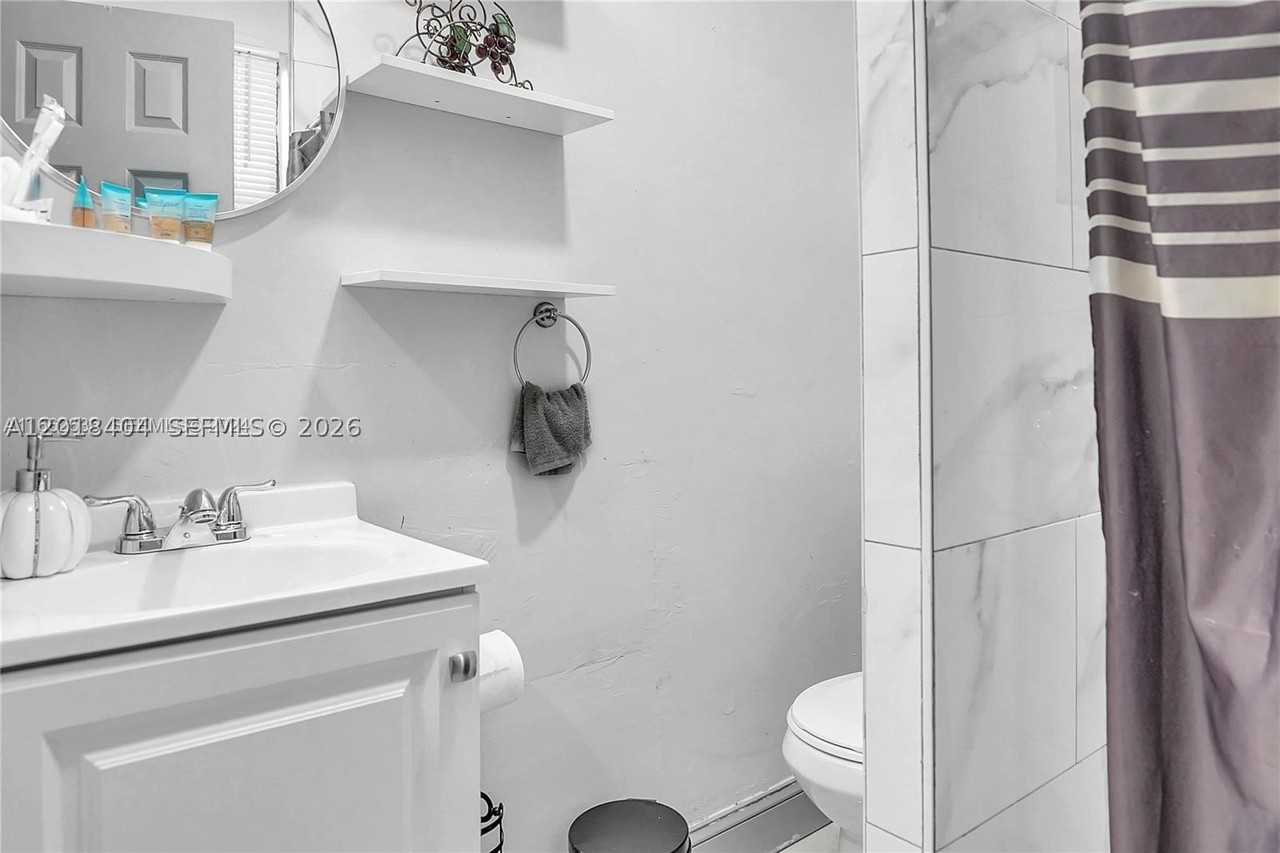 6036 Polk St #1 - Photo 5 of 9