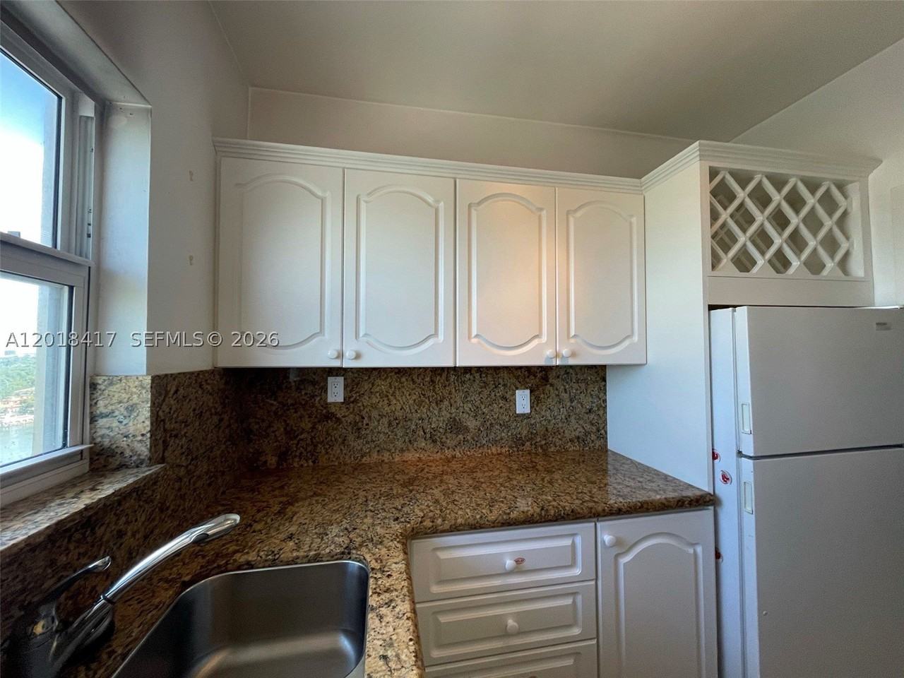 4747 Collins Ave #1102 - Photo 5 of 10