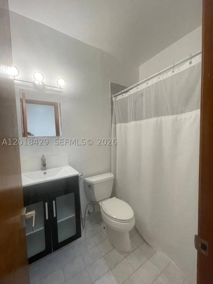 3531 Sw 13th St #A - Photo 6 of 10