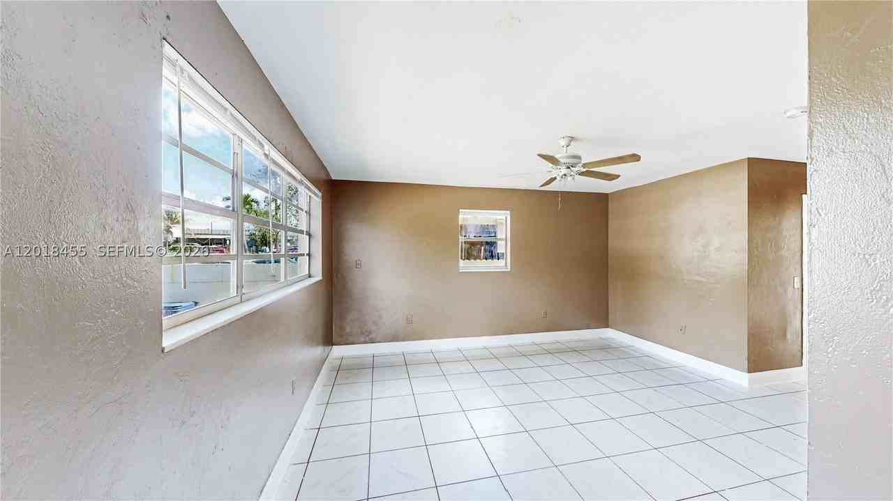 2760 Nw 58th St - Photo 5 of 41