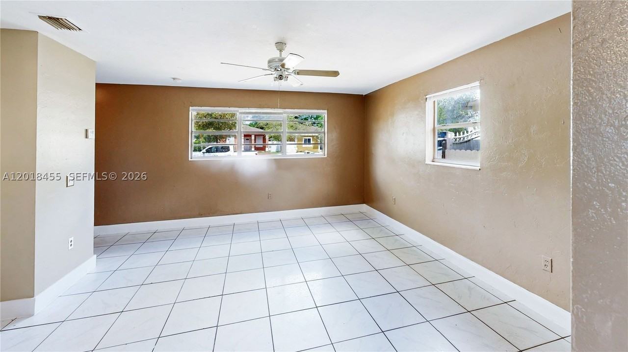 2760 Nw 58th St - Photo 7 of 41