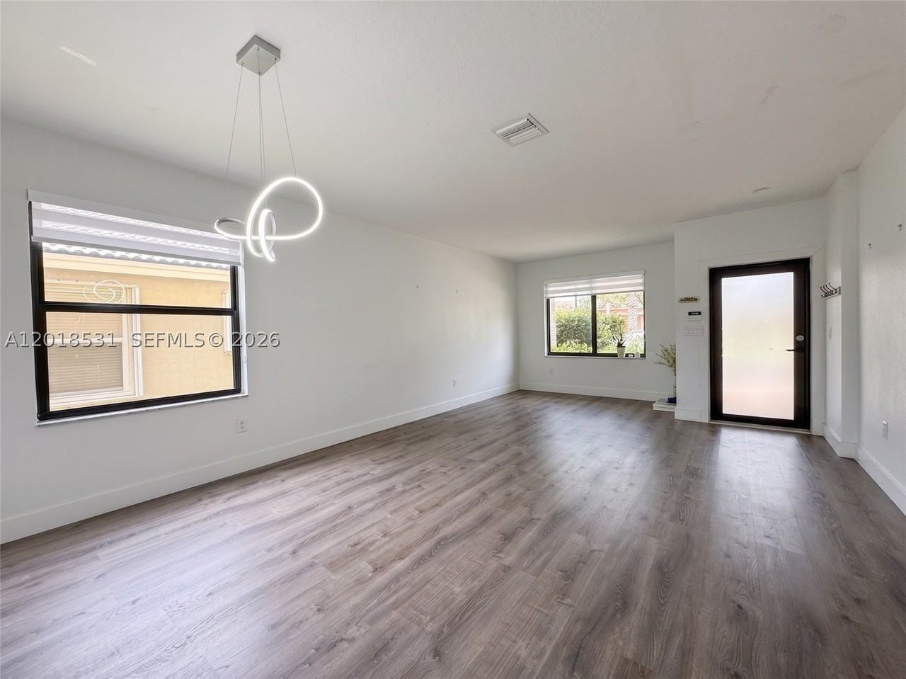 1575 Se 20th Rd - Photo 3 of 19