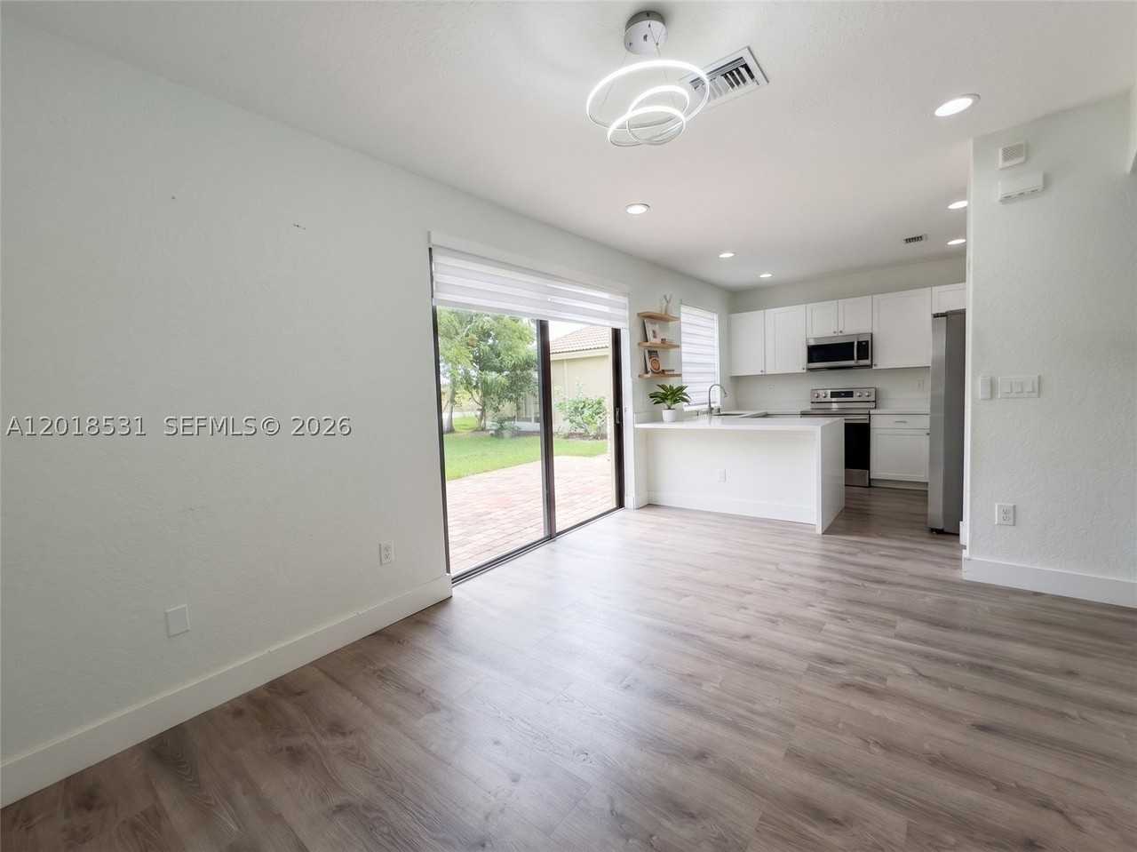 1575 Se 20th Rd - Photo 4 of 19
