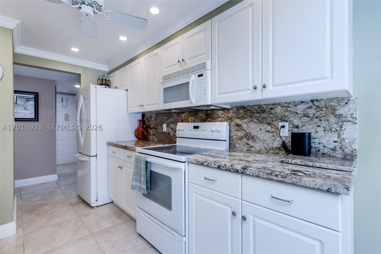1410 Sheridan St #9I - Photo 6 of 21