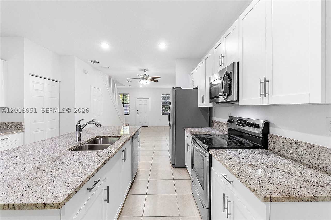 1541 Sw 28th St #1541 - Photo 3 of 27