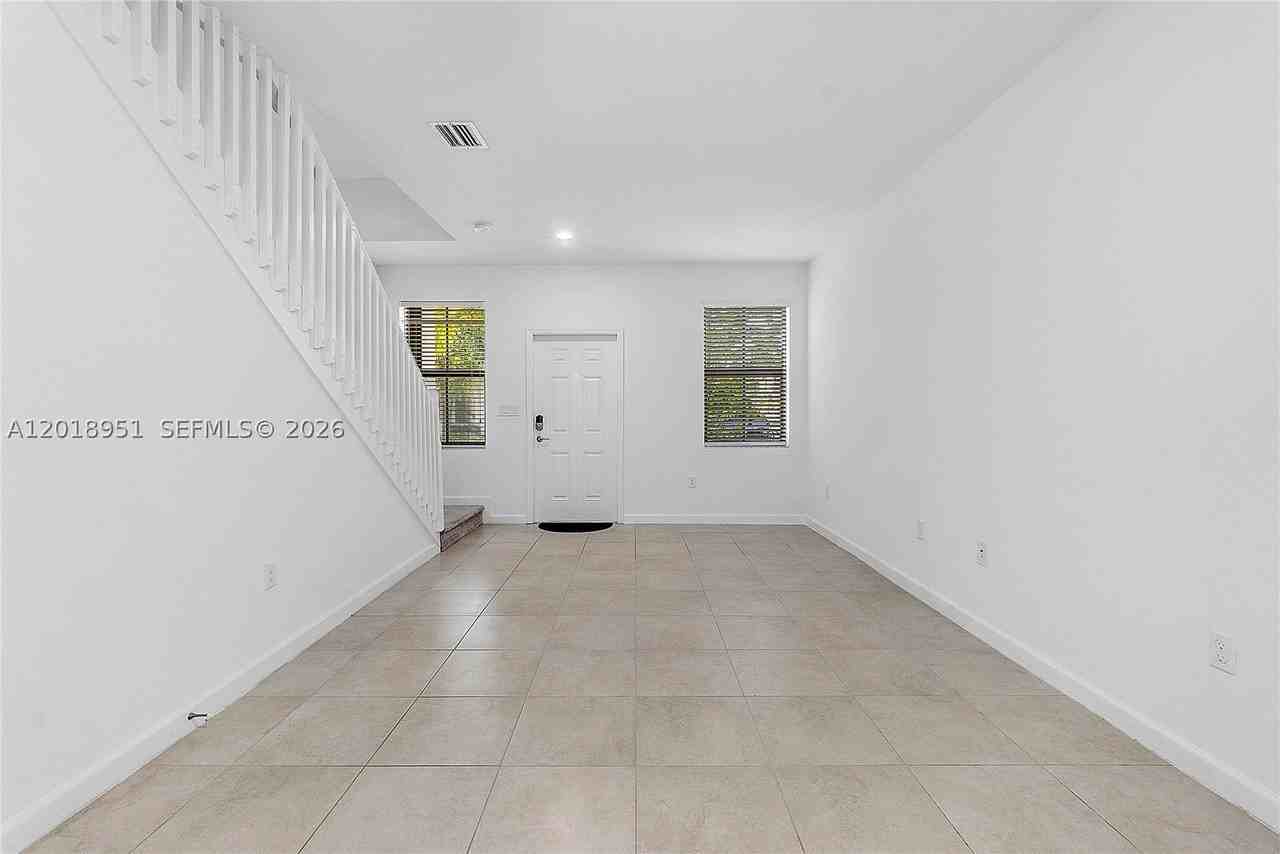 1541 Sw 28th St #1541 - Photo 7 of 27
