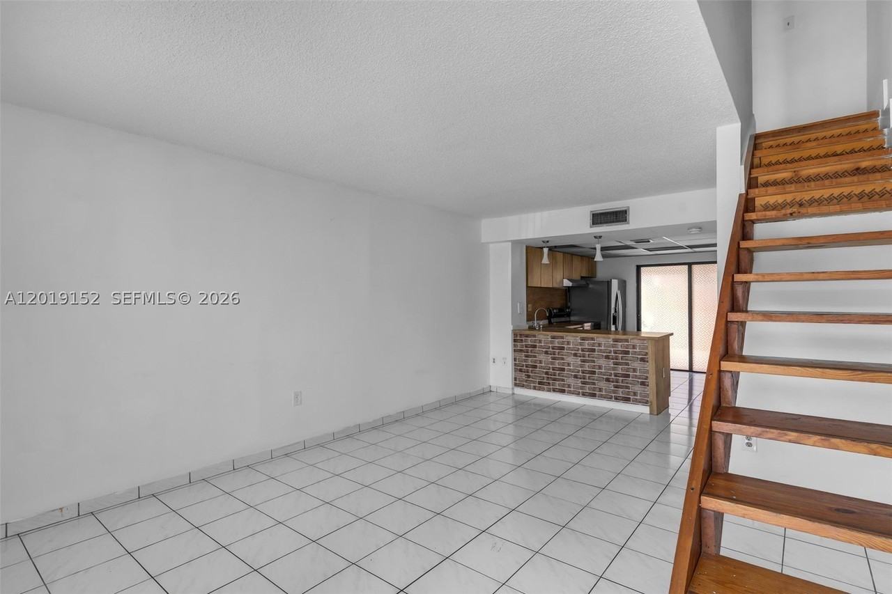 1811 Sw 107th Ave #2302 - Photo 5 of 32