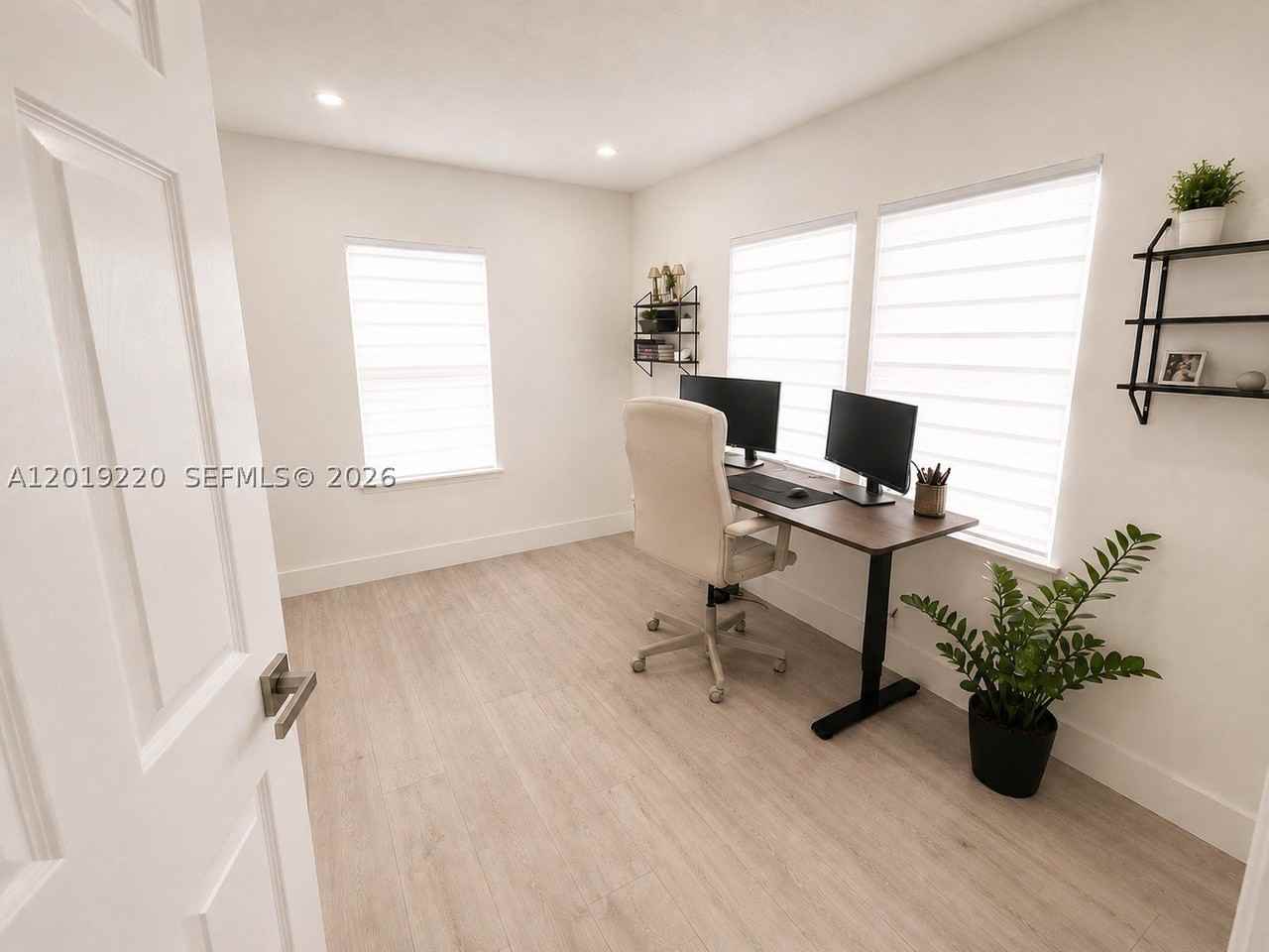 1018 Ne 2nd Ave - Photo 7 of 13