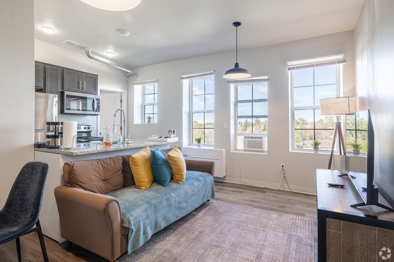 1800 W Bethune St #105 - Photo 3 of 29