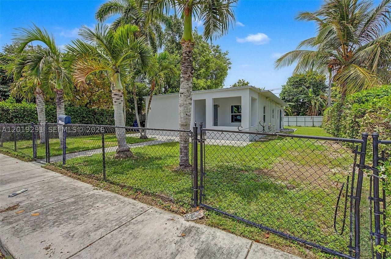 5917 Sw 62nd Ter #0 - Photo 3 of 26