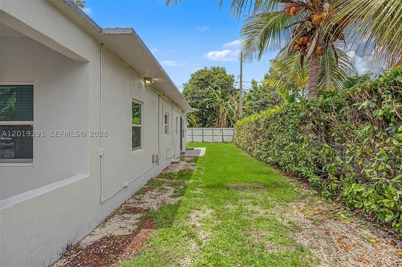 5917 Sw 62nd Ter #0 - Photo 5 of 26