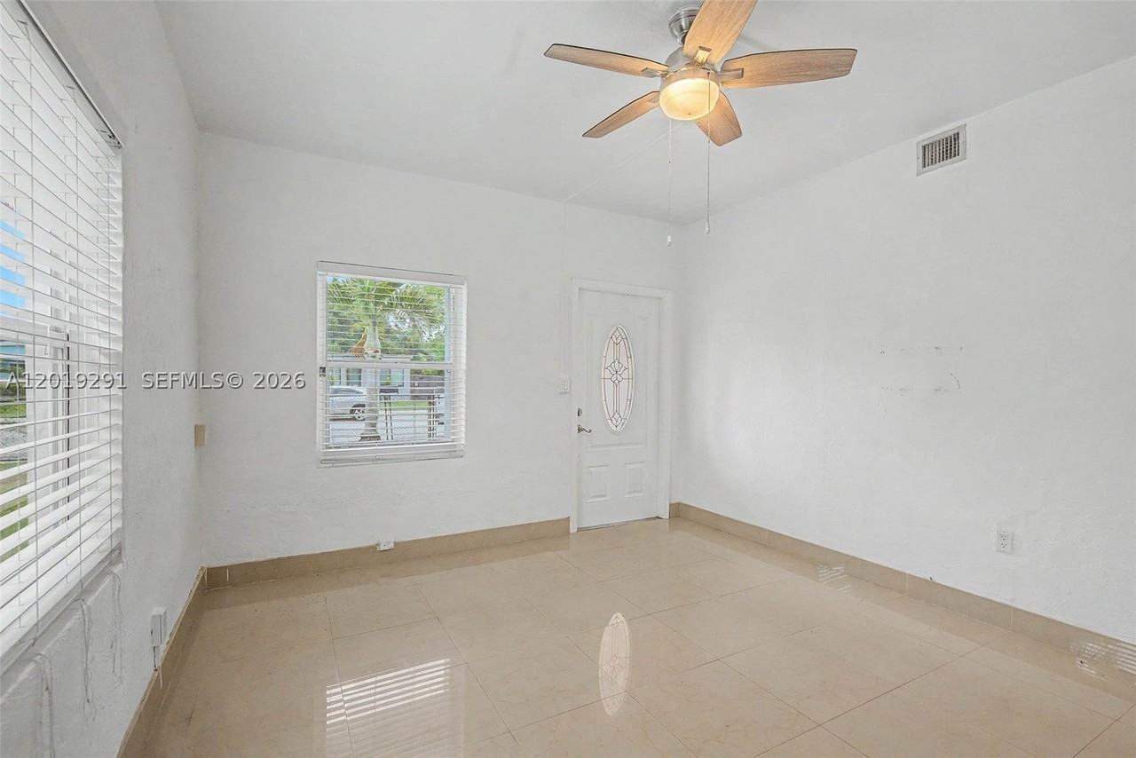 5917 Sw 62nd Ter #0 - Photo 6 of 26