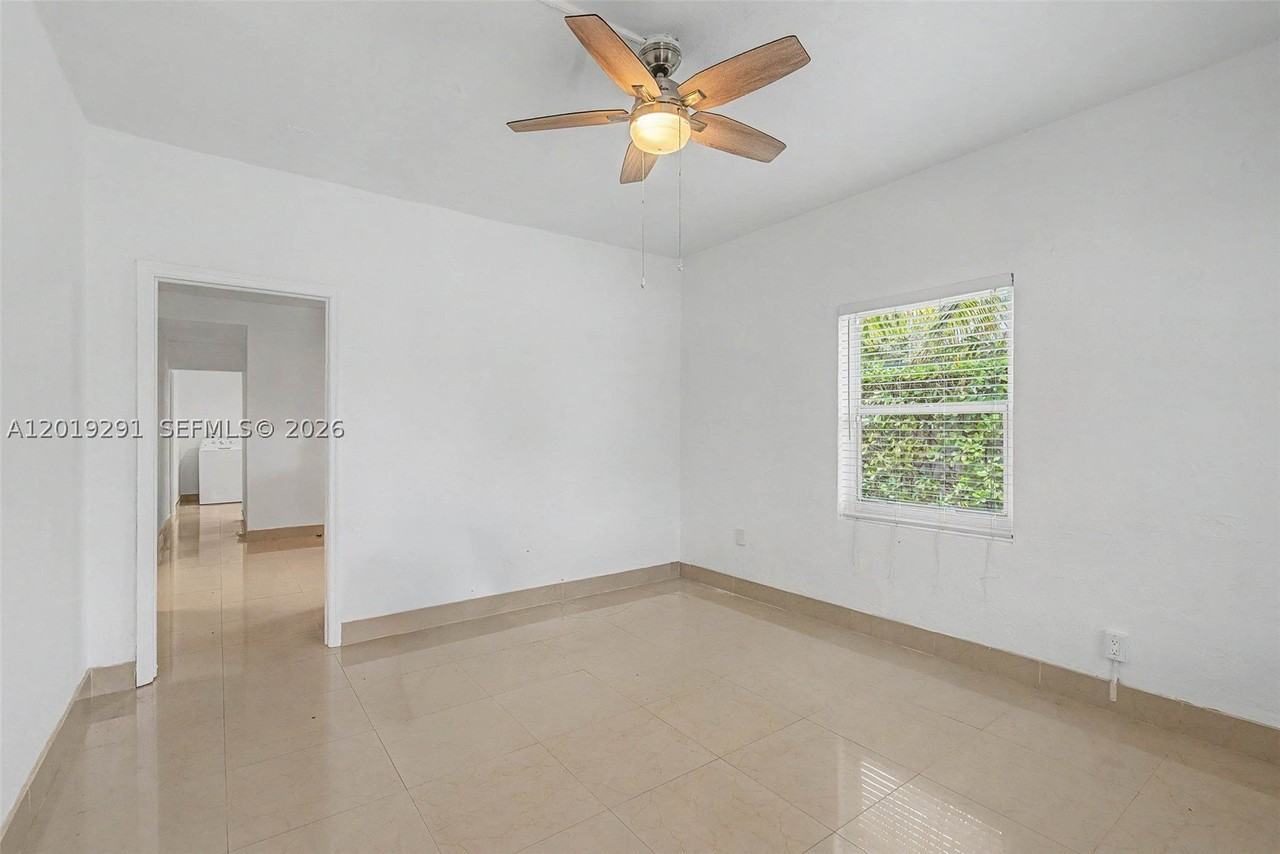5917 Sw 62nd Ter #0 - Photo 7 of 26