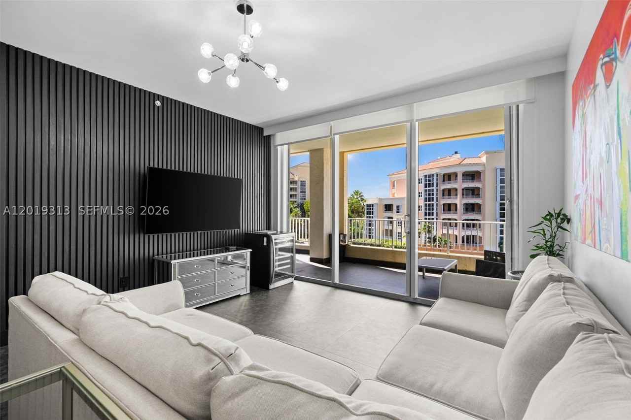713 Crandon Blvd #404 - Photo 3 of 38