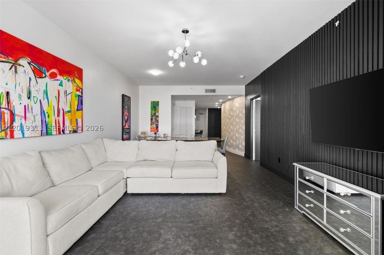 713 Crandon Blvd #404 - Photo 6 of 38