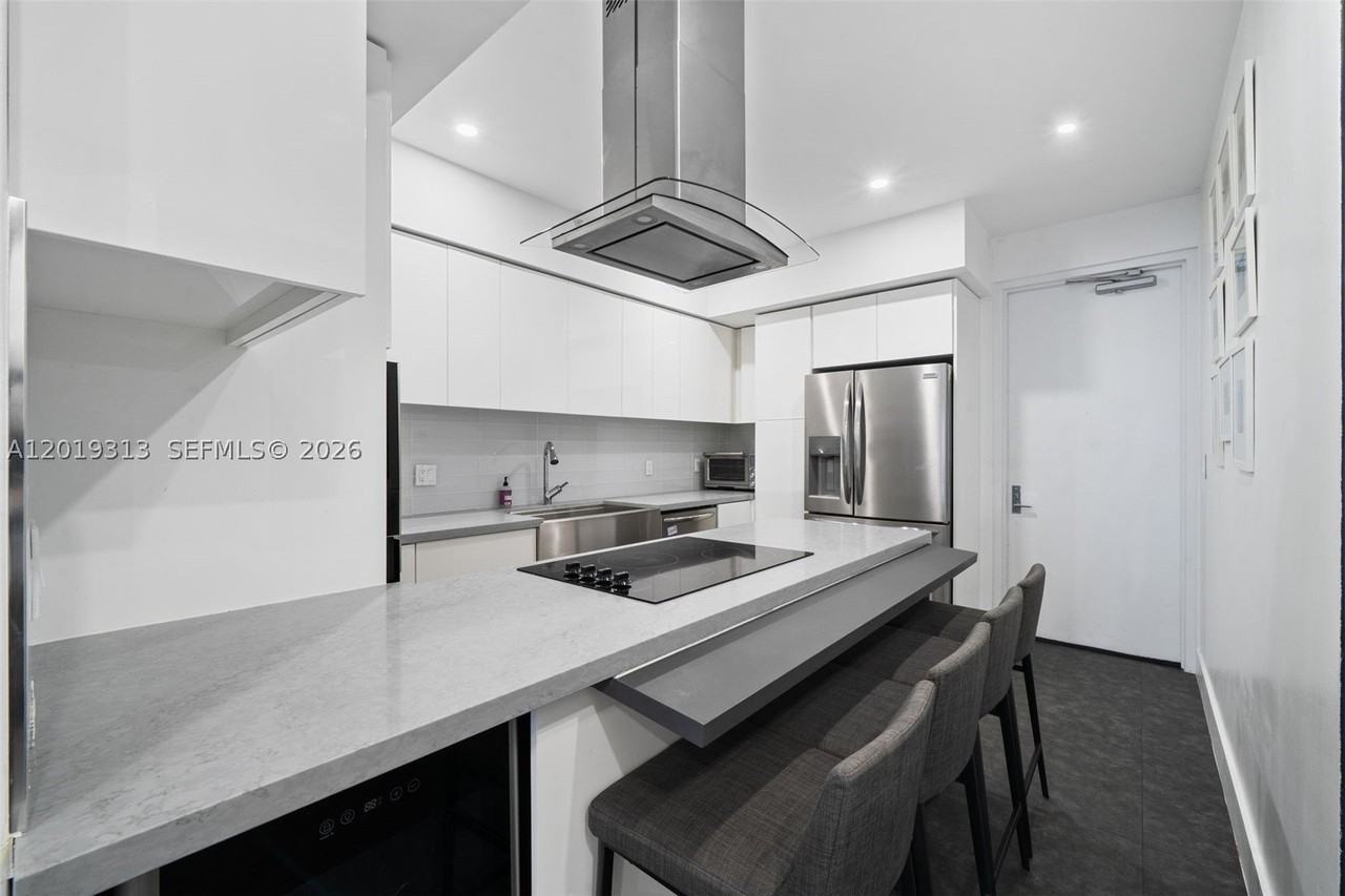 713 Crandon Blvd #404 - Photo 7 of 38