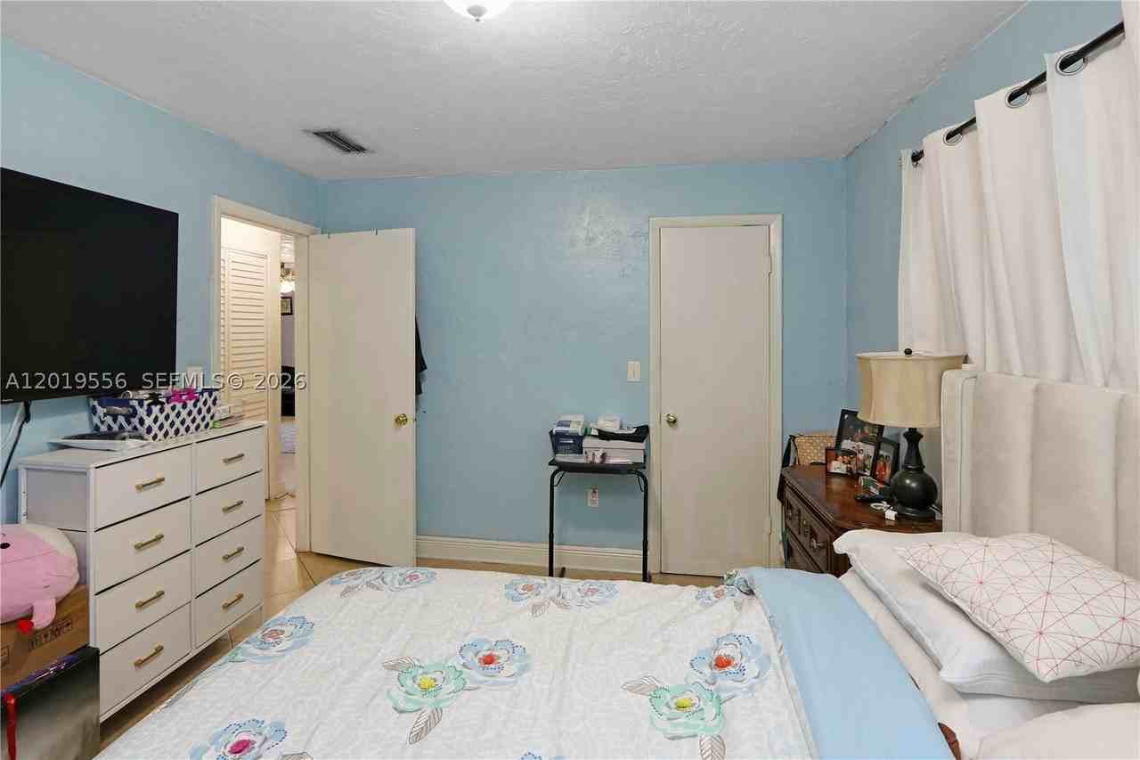 1275 W 35th St #45B - Photo 4 of 11