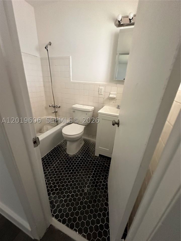 117 Se 2nd Ave #1 - Photo 6 of 10