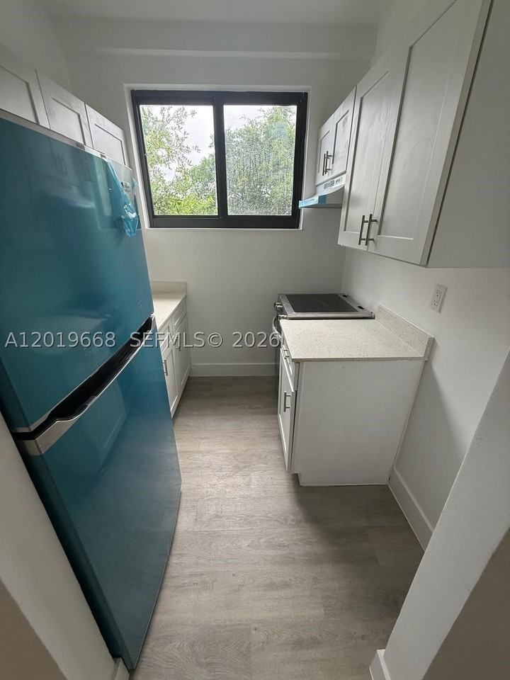 2330 Nw 9th St #15 - Photo 2 of 6
