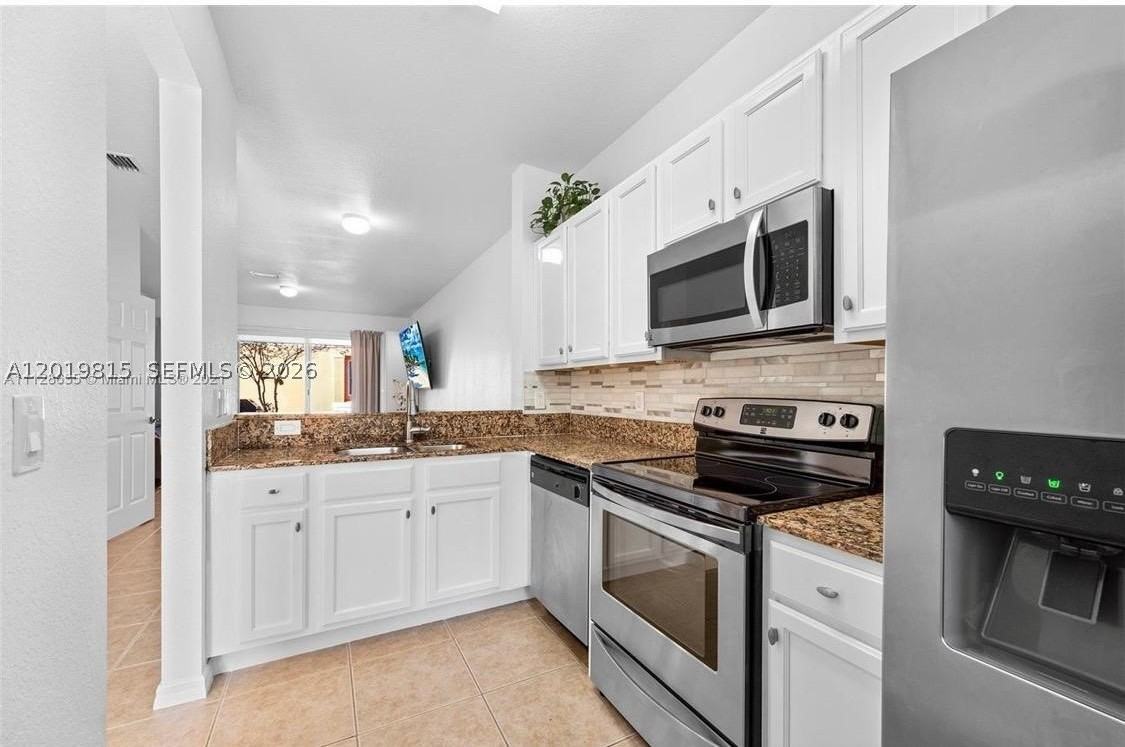 1820 Sw 89th Ter - Photo 2 of 15