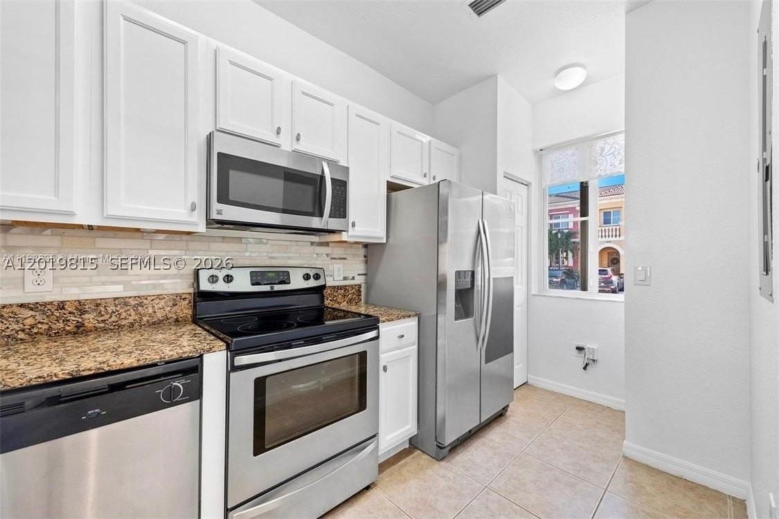 1820 Sw 89th Ter - Photo 3 of 15