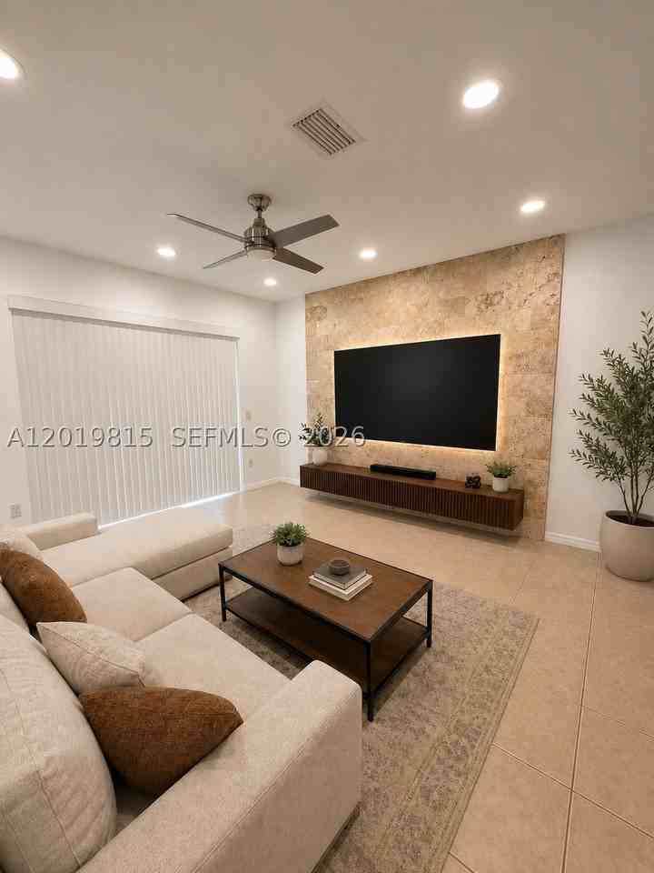 1820 Sw 89th Ter - Photo 4 of 15
