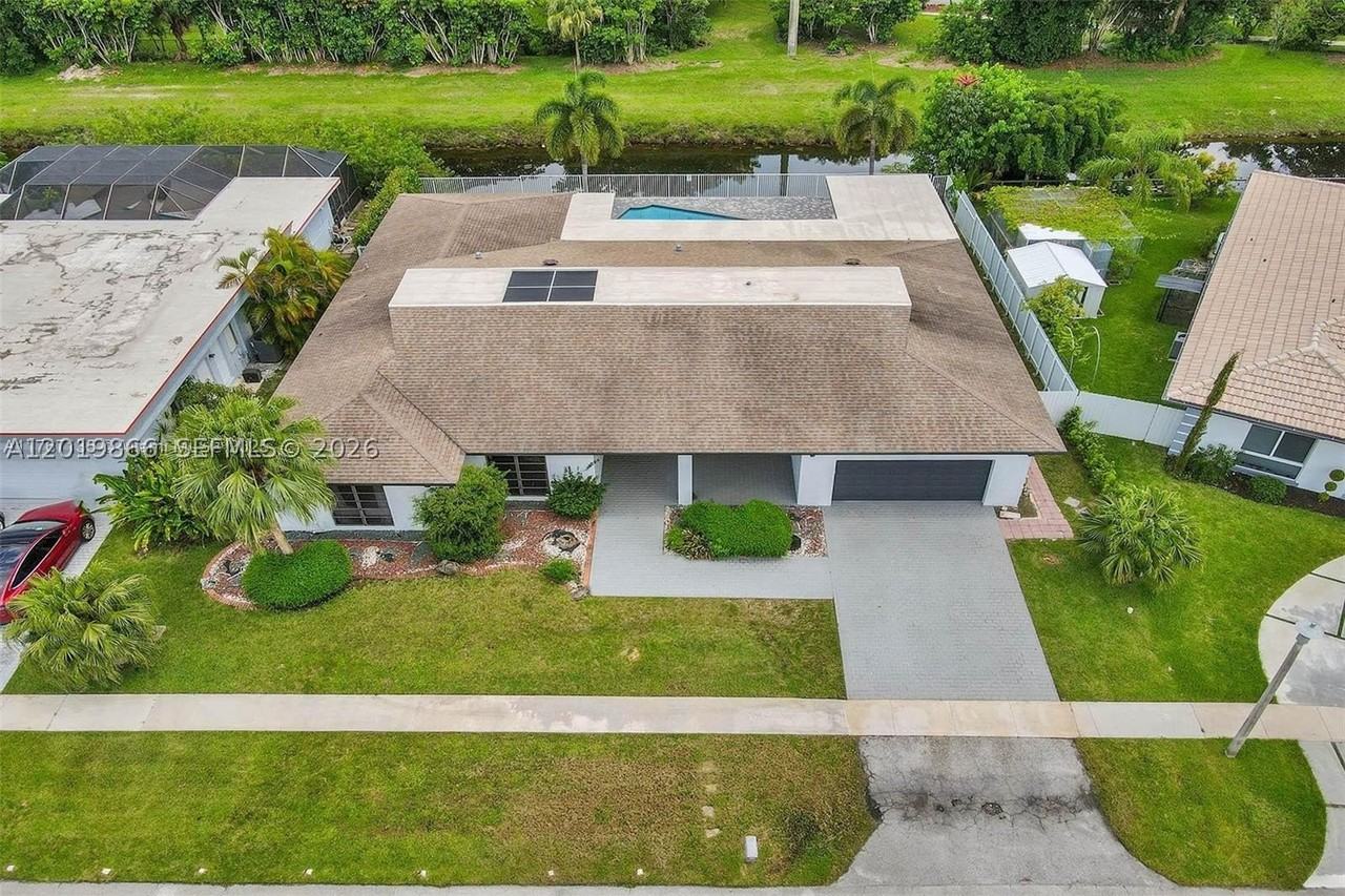 16610 Royal Poinciana Ct - Photo 5 of 47