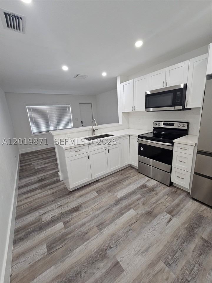 2030 Taylor St #2030 - Photo 2 of 19